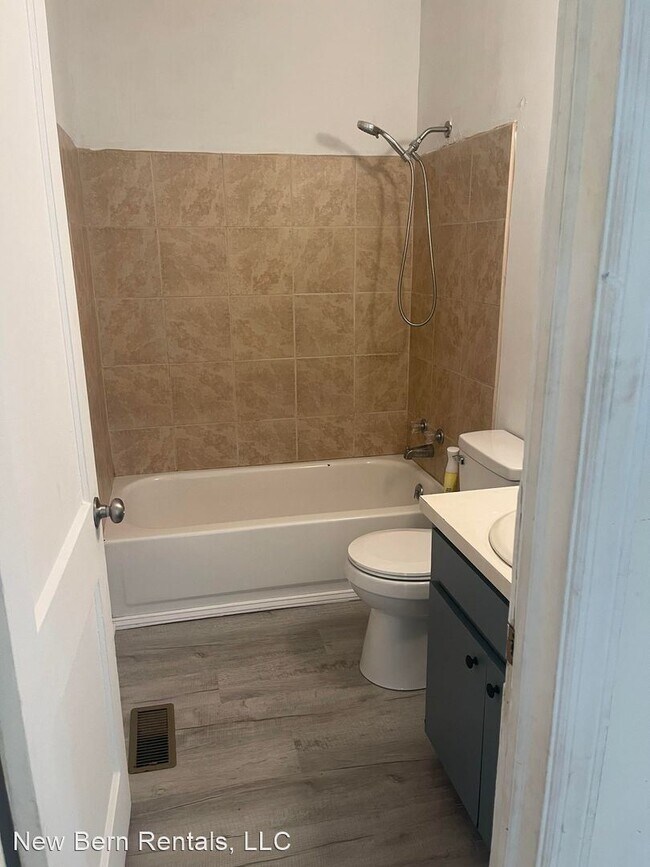 Building Photo - 3 br, 1 bath House - 427 Bouy St