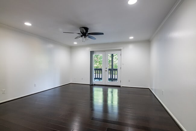 Building Photo - 1001 Woodland Vlg