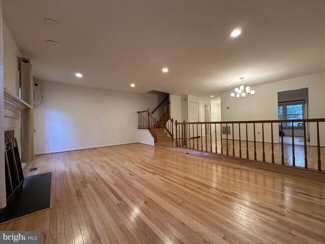 Foto del edificio - 6042 Loganwood Dr
