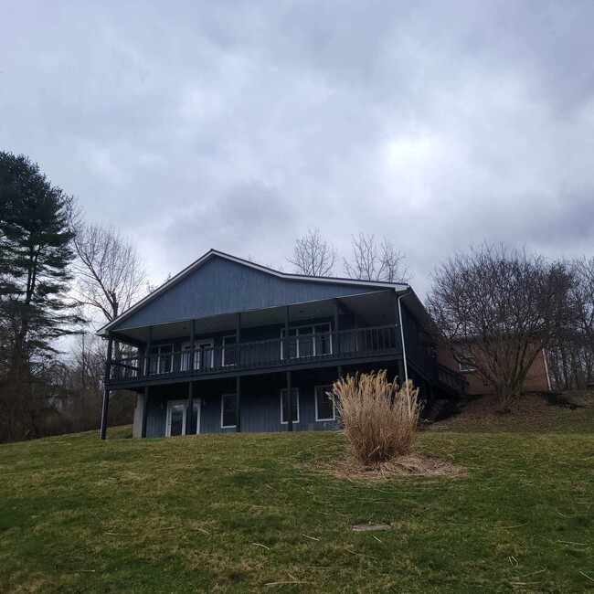 Building Photo - 157 Marlyn Dr NE