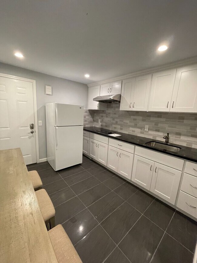 Foto del edificio - 2125 20th Ave