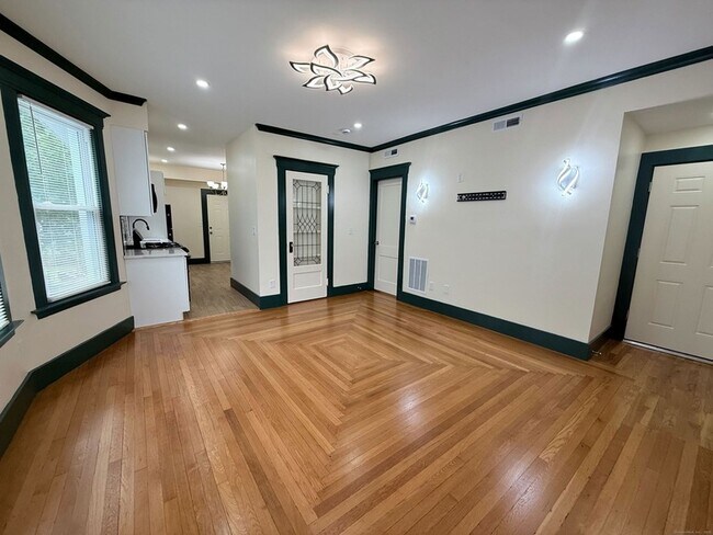 Foto del edificio - 130 Hubinger St