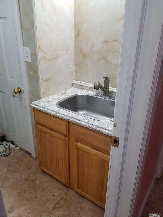 Foto del edificio - 76-38 267th St