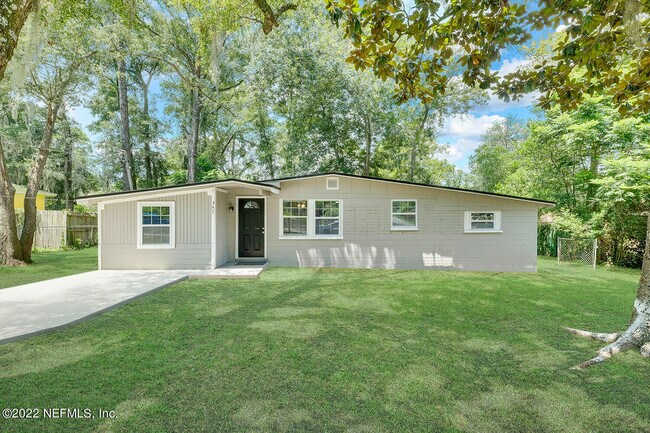 Building Photo - 347 Capella Rd