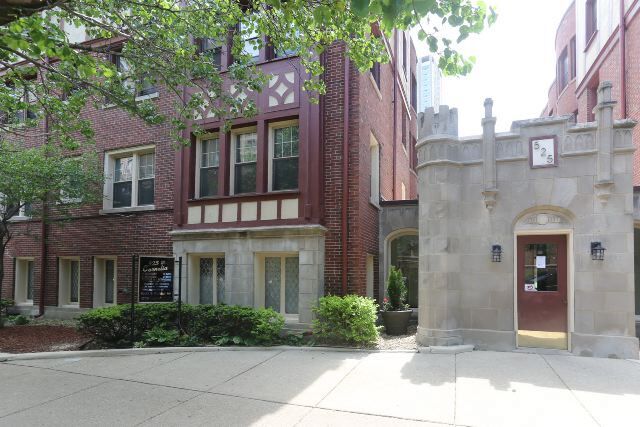 Primary Photo - 525 W Cornelia Ave