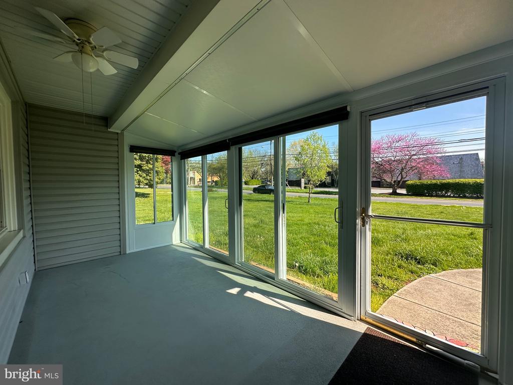 Primary Photo - 21 E Roseville Rd