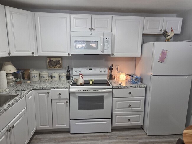 Foto del edificio - 176 Maple Ave