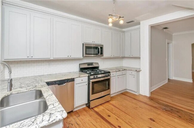 Foto del edificio - Beautiful 4 bedroom home in Midtown