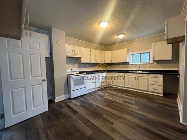 Photo - Close to Downtown Indy, Crown Hill, 4 Bedroom, 2 Bathroom House Available NOW!