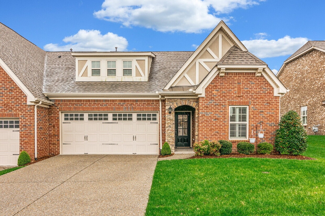 Resort Living At It's Finest in Foxland Harbor - Resort Living At It's Finest in Foxland Harbor