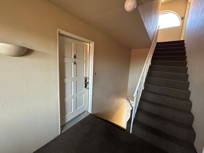 Foto del edificio - Coming Soon!! Spacious condo at Ascot Park Villas!!!