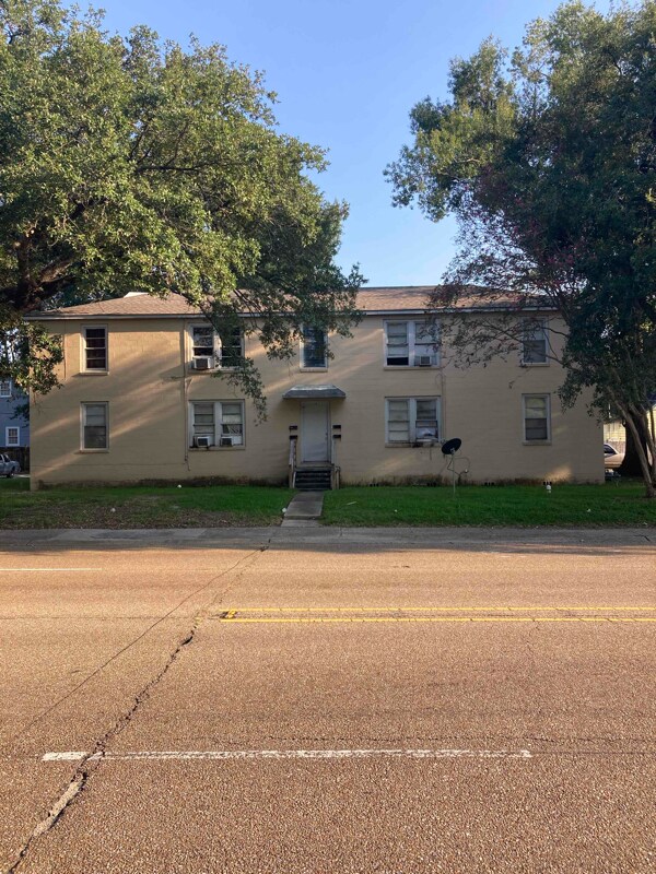 Primary Photo - 2650 North Blvd