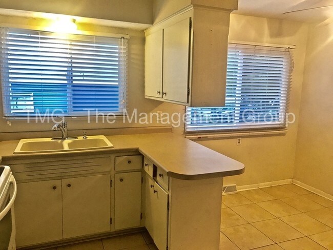 Building Photo - 426 S 93rd St
