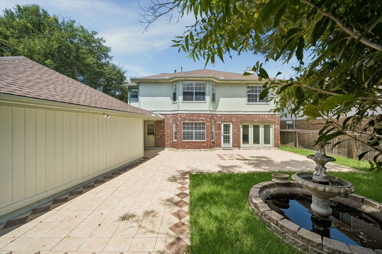 Foto del edificio - 2431 Parkwood Ln