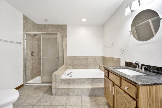 Building Photo - 3 bedroom in Chicago IL 60193