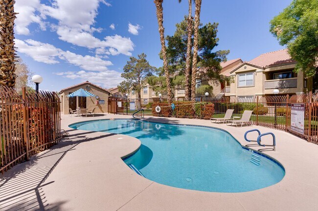 Foto del edificio - COZY 1ST FLOOR 2BEDROOM CONDO IN SILVERADO RANCH