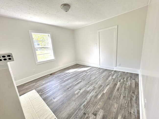 Building Photo - 1254 Lewis St