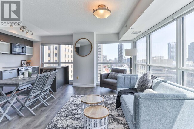 Photo du bâtiment - 386-1386 Yonge St