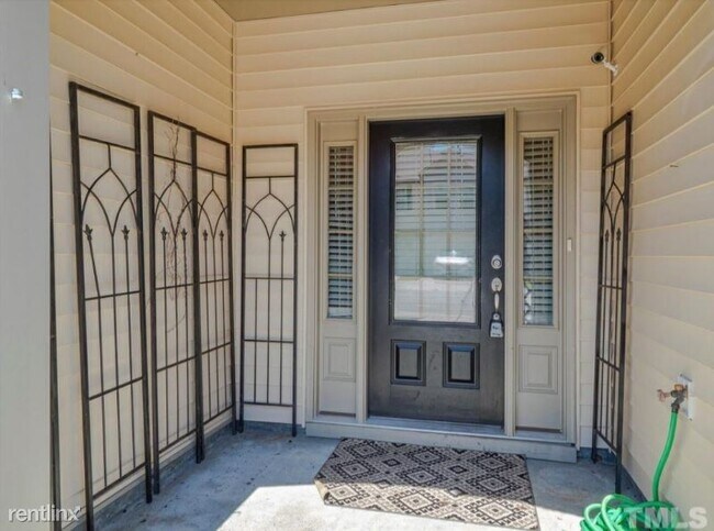 Building Photo - 3 br, 3 bath Townhome - 2905 Benevolence dr