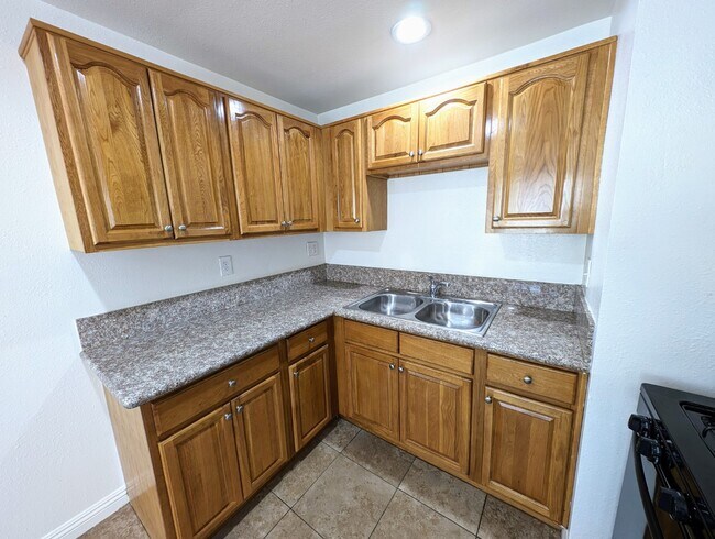 Foto del edificio - 1606 N H St