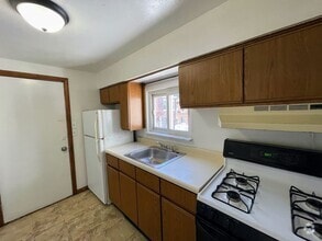Building Photo - 239 Ella St