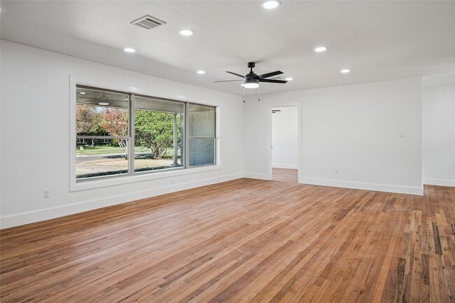 Building Photo - 9946 Kilarney Dr