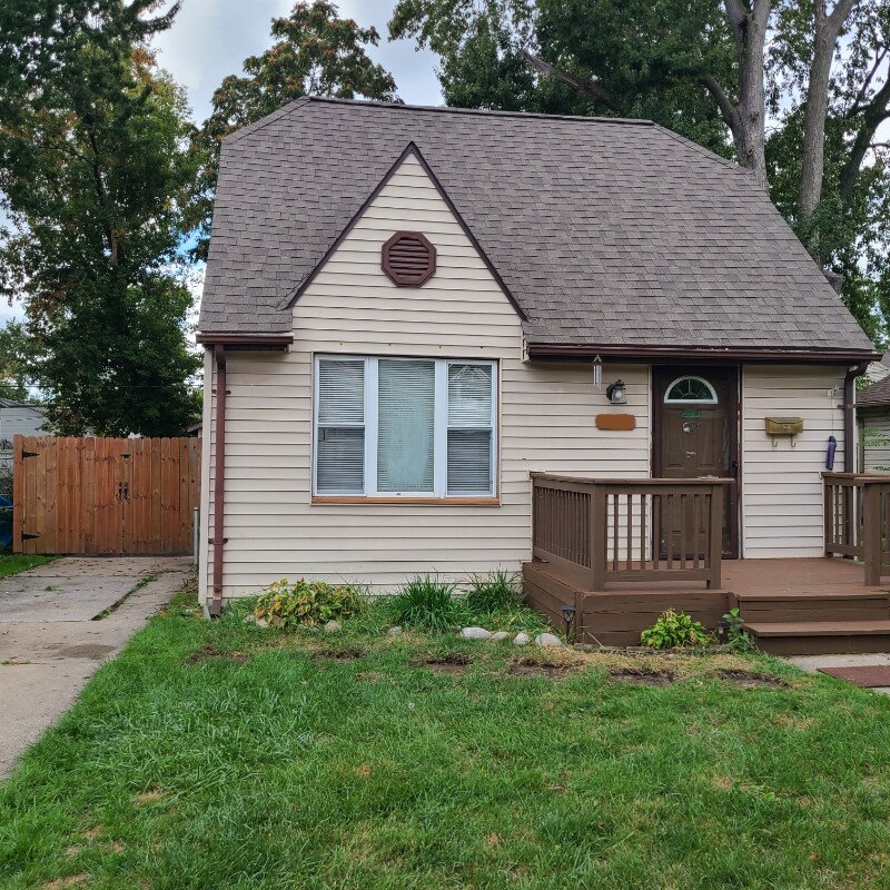 Foto principal - 23345 Hazelwood Ave