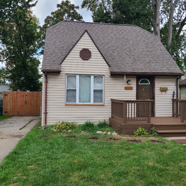 Building Photo - 23345 Hazelwood Ave