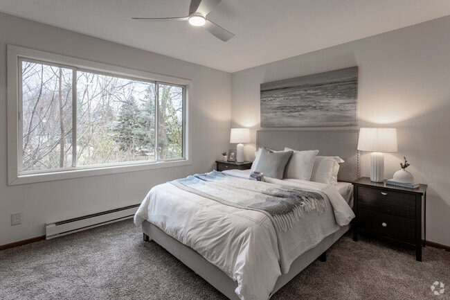 Dormitorio principal - Your Next Chapter, Steps from the Lake