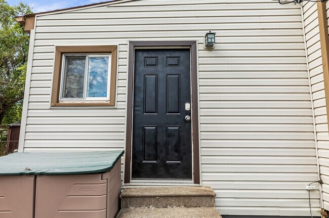 Foto del edificio - 14926 E 10 Mile Rd