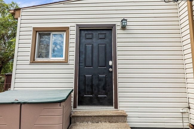 Building Photo - 14926 E 10 Mile Rd