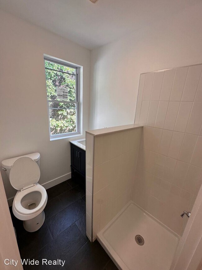 Building Photo - 3 br, 1.5 bath House - 2018 E Birch street