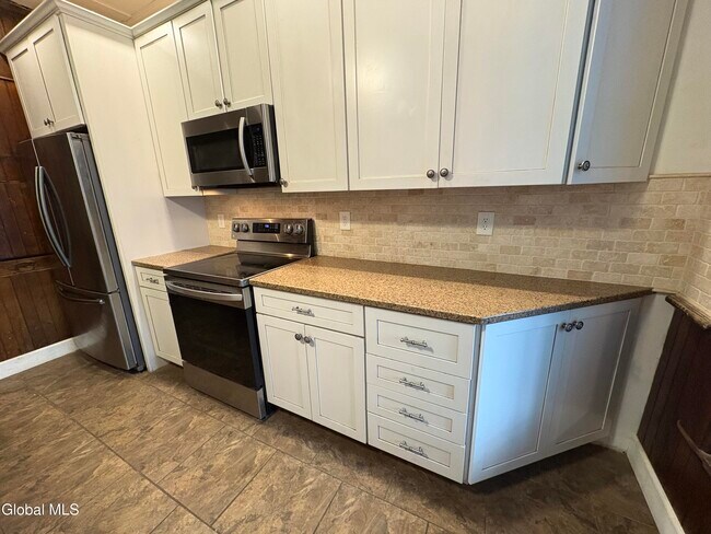 Foto del edificio - 260 Clark Rd