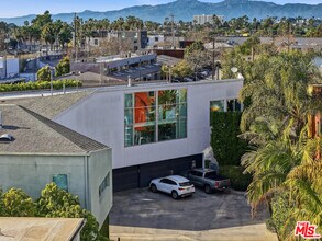 Building Photo - 2100 Abbot Kinney Blvd