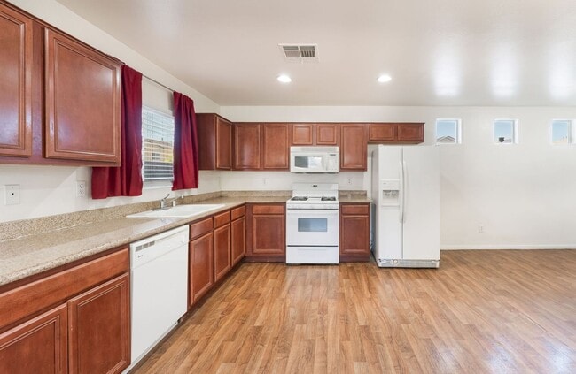 Foto del edificio - Cozy 3-Bedroom with Spacious Backyard!