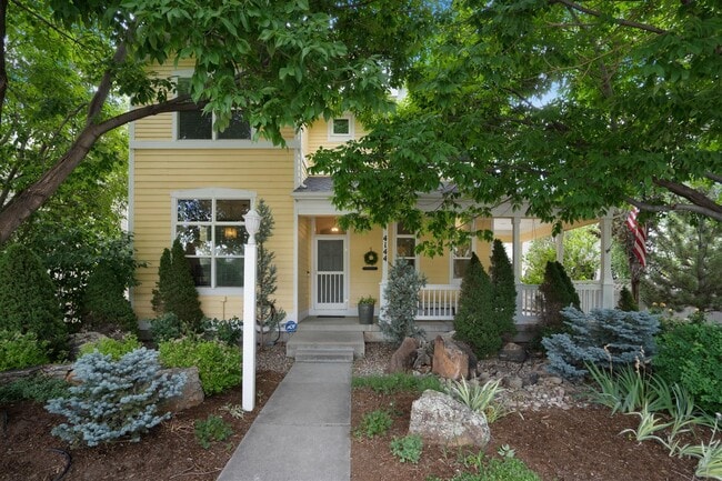 Cozy, professionally landscaped yard - 4144 Lost Canyon Drive