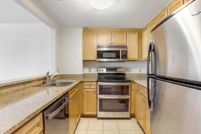 Foto del edificio - Beautiful One Bedroom + Den in The Heart o...