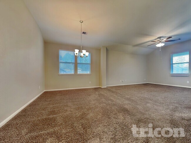 Foto del edificio - 15607 Jackie Robinson Rd