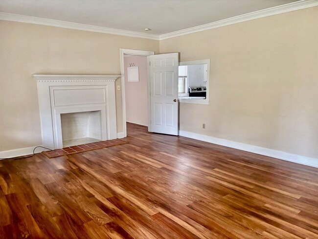 Building Photo - MON6-CD