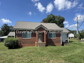 Building Photo - 1001 W Clemmonsville Rd