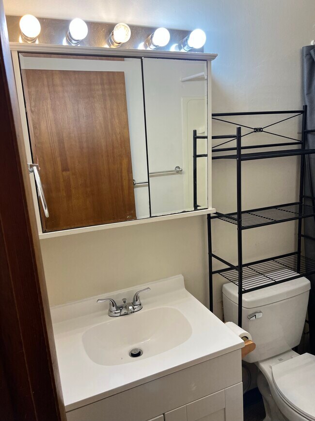 Foto del edificio - 103 W Clark St