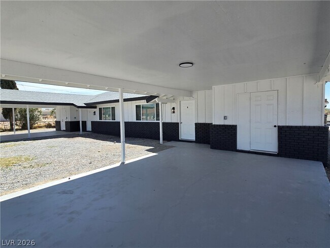 Building Photo - 1083 E Calvada Blvd