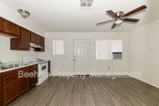 Photo - 1502 E Adams St House