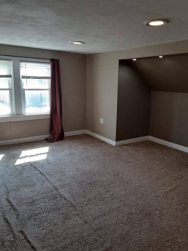 Bedroom - 115 S Quapaw Ave