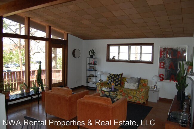 Foto del edificio - 3 br, 1 bath House - 1066 W Bulldog Blvd