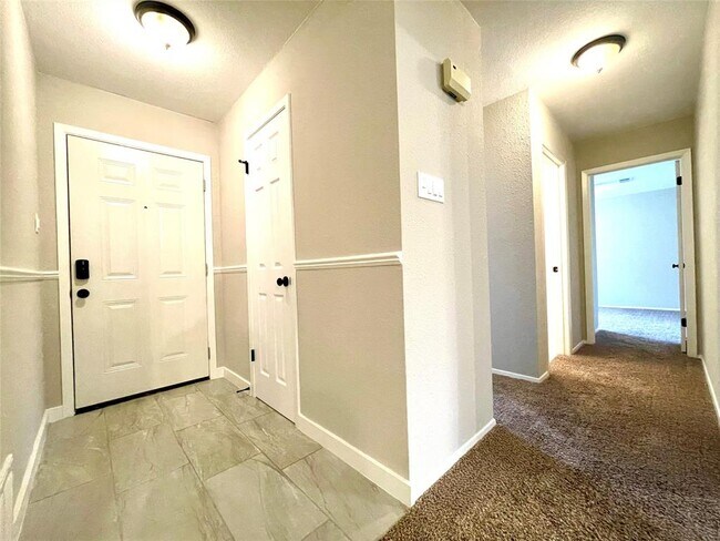 Foto del edificio - 703 Twin Oak Trail