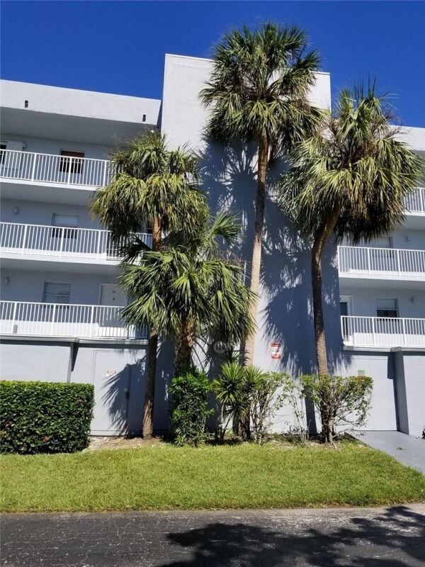Building Photo - 106 Royal Park Dr