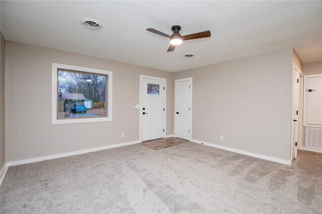 Foto del edificio - 221 E Adobe St