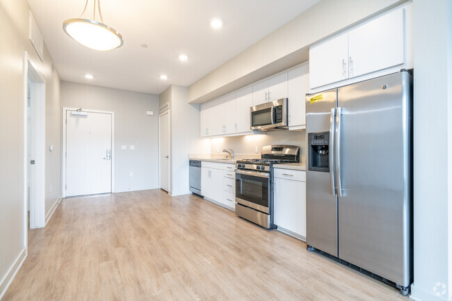 Studio - 671SF - Kitchen - Metro Gateway Apartment Homes