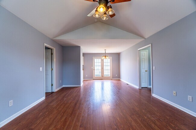 Foto del edificio - Beautiful one-level 3-Bedroom 2-Bath Ranch...